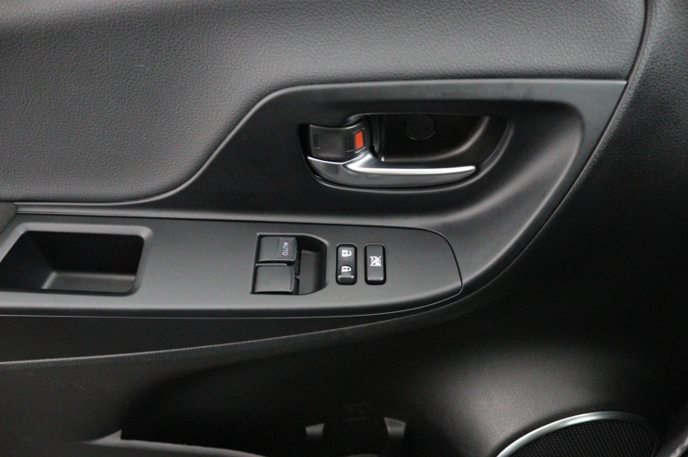 Toyota Yaris - 1.5 Hybrid Dynamic 27