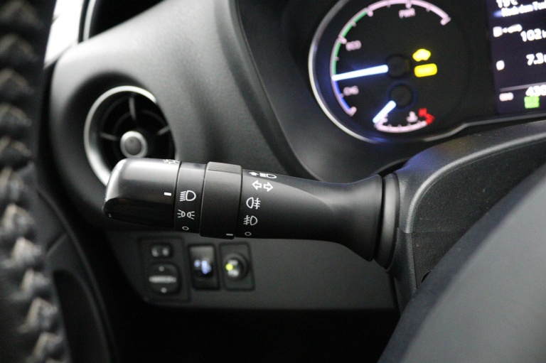 Toyota Yaris - 1.5 Hybrid Dynamic 29