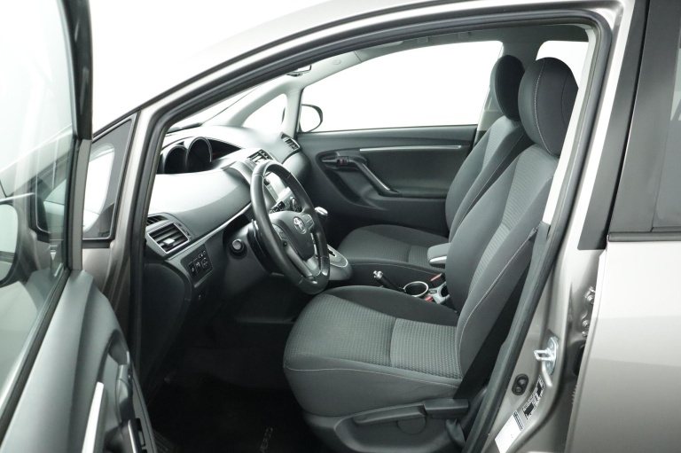 Toyota Verso - 1.8 VVT-i Business 17