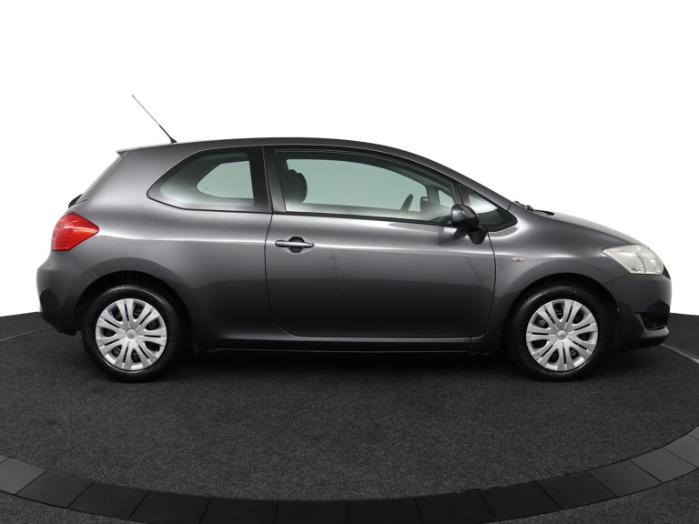 Toyota Auris - 1.6-16V Sol 12