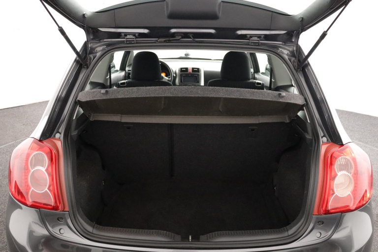 Toyota Auris - 1.6-16V Sol 21