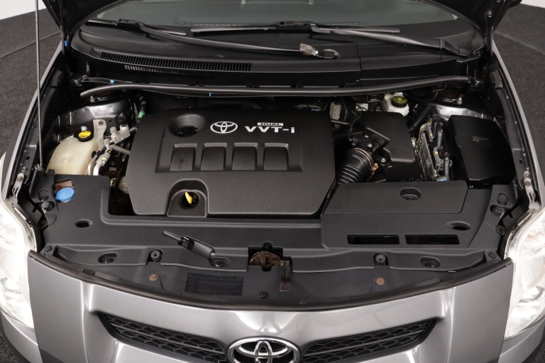 Toyota Auris - 1.6-16V Sol 29