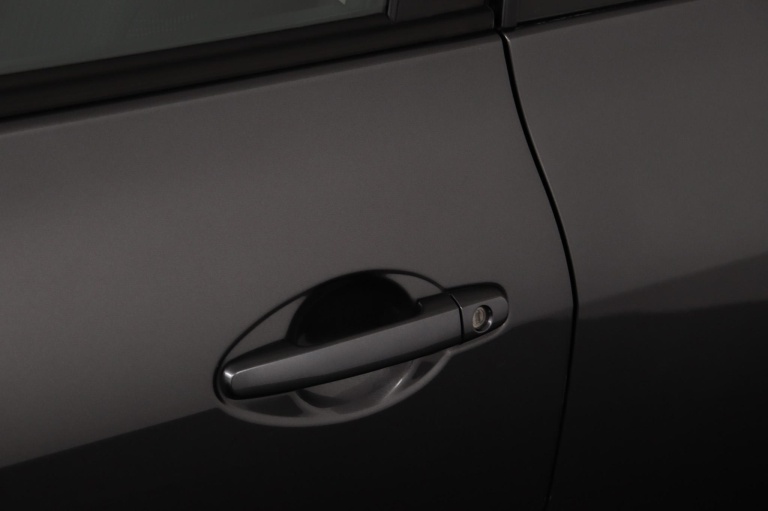 Toyota Auris - 1.6-16V Sol 32