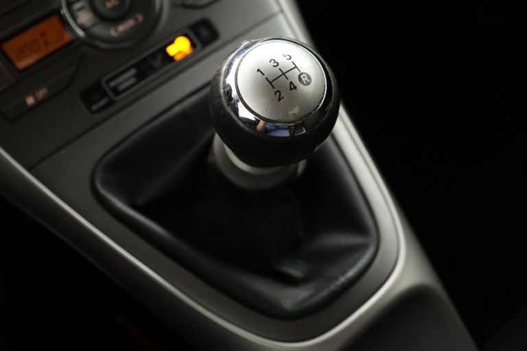 Toyota Auris - 1.6-16V Sol 35