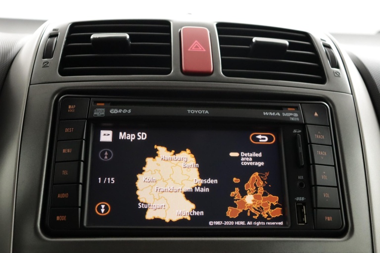 Toyota Auris - 1.6-16V Sol 37