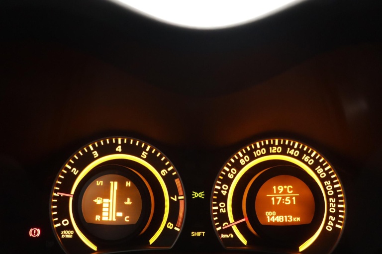 Toyota Auris - 1.6-16V Sol 6