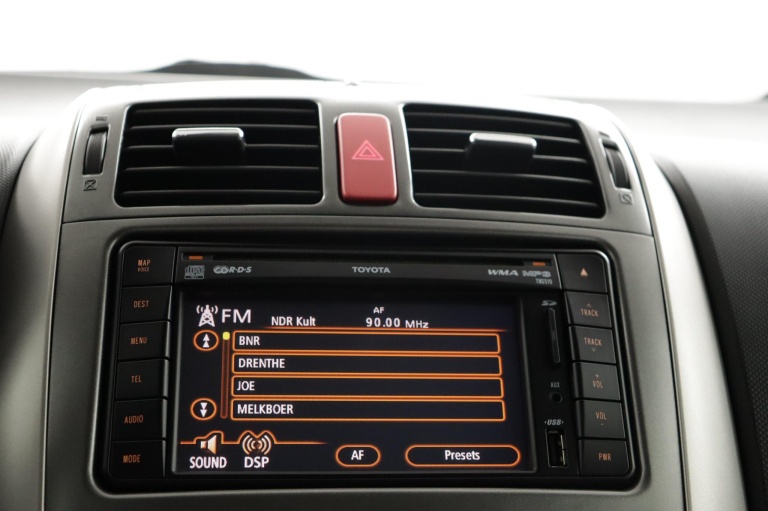 Toyota Auris - 1.6-16V Sol 7