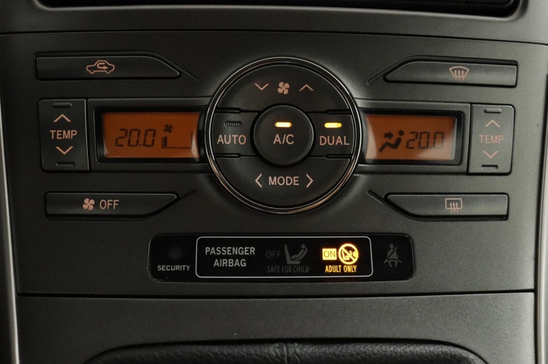 Toyota Auris - 1.6-16V Sol 8