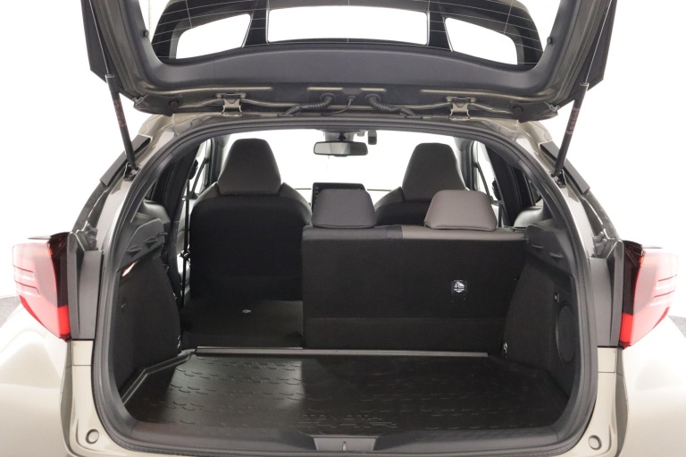 Toyota C-HR - 2.0 Hybrid Executive 24