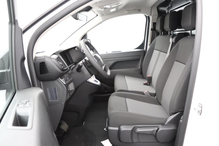 Toyota PROACE Long Worker Electric - 75kWh Challenger 16