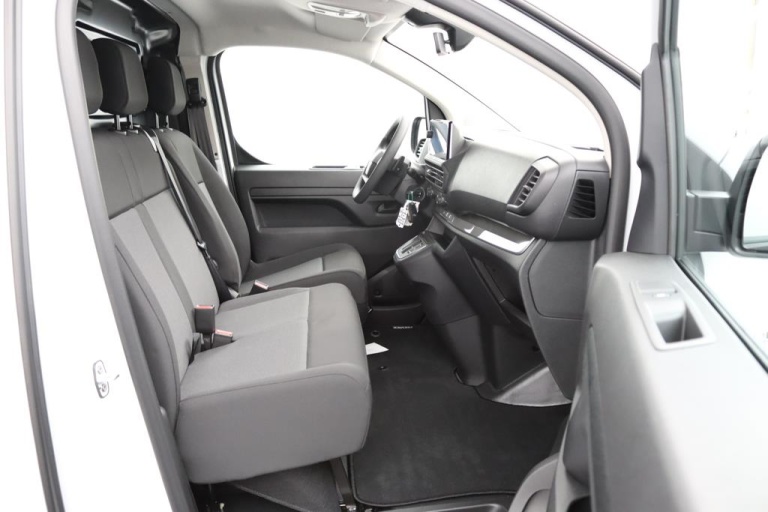 Toyota PROACE Long Worker Electric - 75kWh Challenger 17