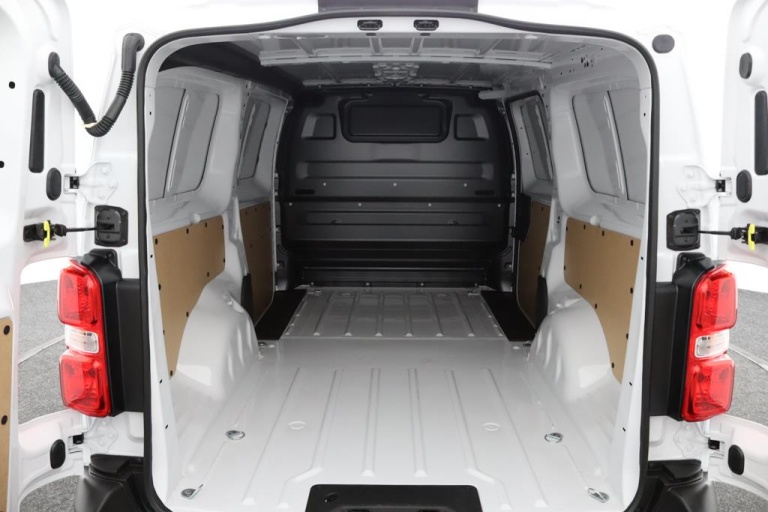 Toyota PROACE Long Worker Electric - 75kWh Challenger 34