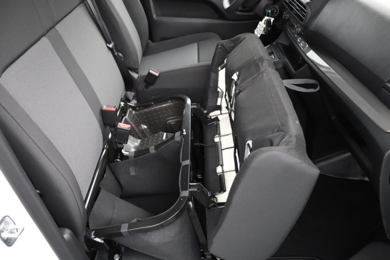 Toyota PROACE Long Worker Electric - 75kWh Challenger 37