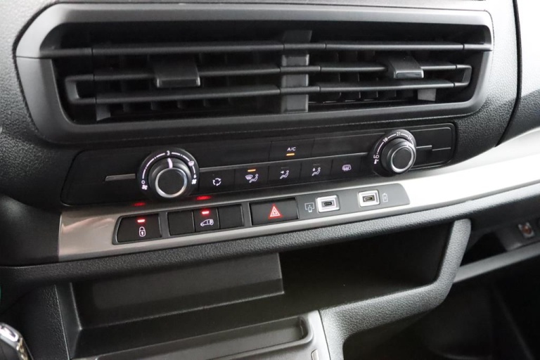 Toyota PROACE Long Worker Electric - 75kWh Challenger 7