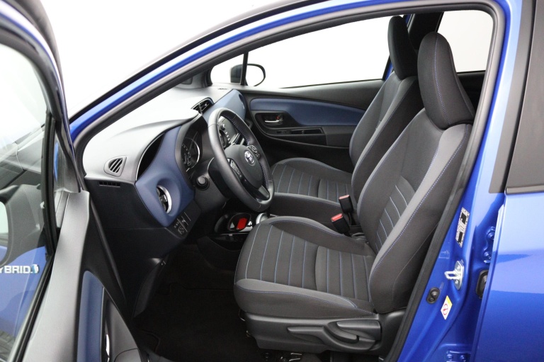 Toyota Yaris - 1.5 Hybrid Bi-Tone 17