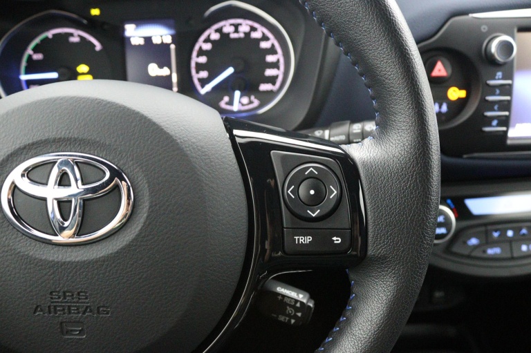 Toyota Yaris - 1.5 Hybrid Bi-Tone 21