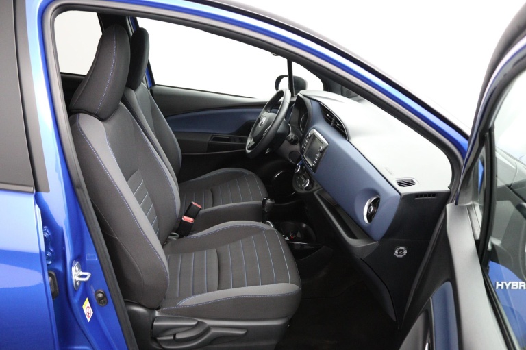Toyota Yaris - 1.5 Hybrid Bi-Tone 22