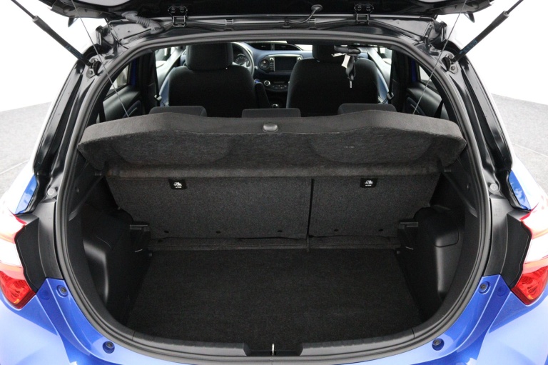 Toyota Yaris - 1.5 Hybrid Bi-Tone 23