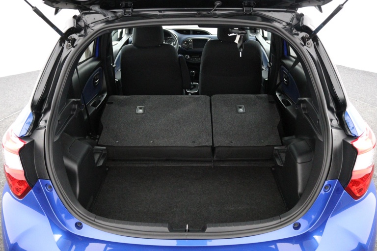 Toyota Yaris - 1.5 Hybrid Bi-Tone 26