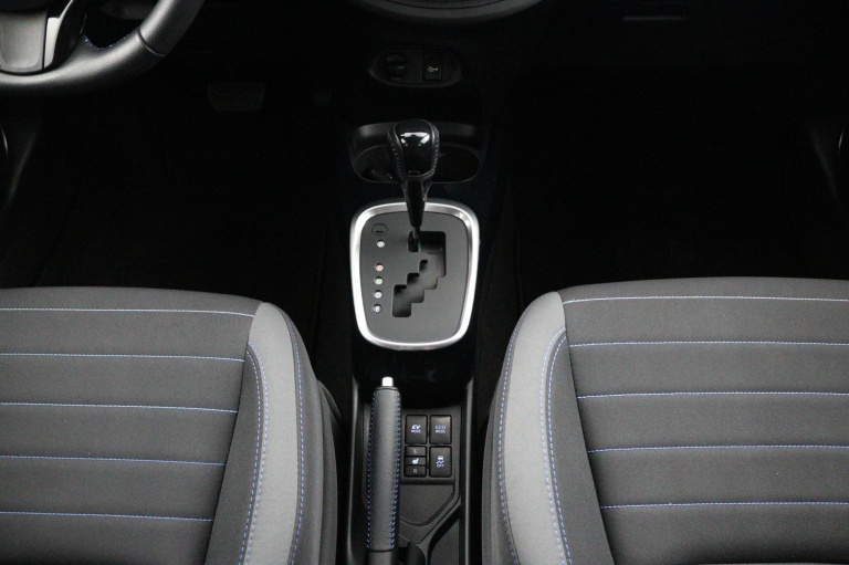 Toyota Yaris - 1.5 Hybrid Bi-Tone 27
