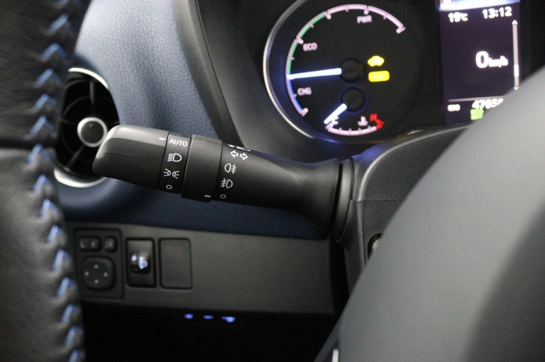 Toyota Yaris - 1.5 Hybrid Bi-Tone 31