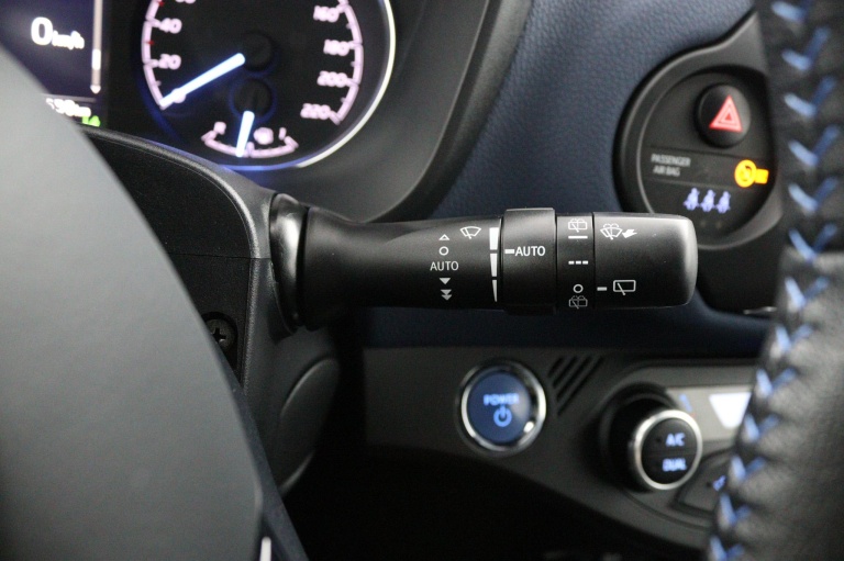 Toyota Yaris - 1.5 Hybrid Bi-Tone 32