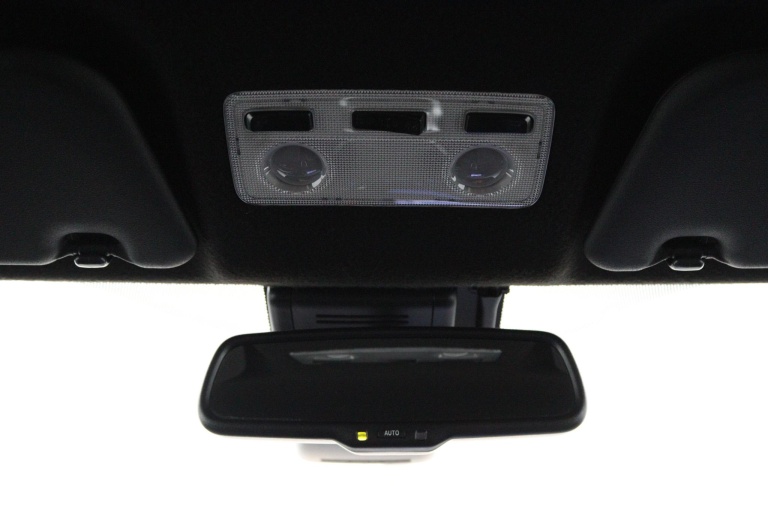 Toyota Yaris - 1.5 Hybrid Bi-Tone 33