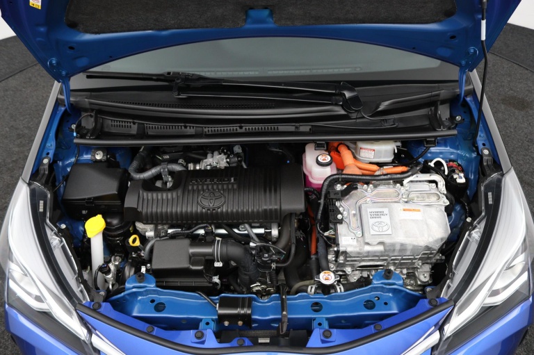 Toyota Yaris - 1.5 Hybrid Bi-Tone 35