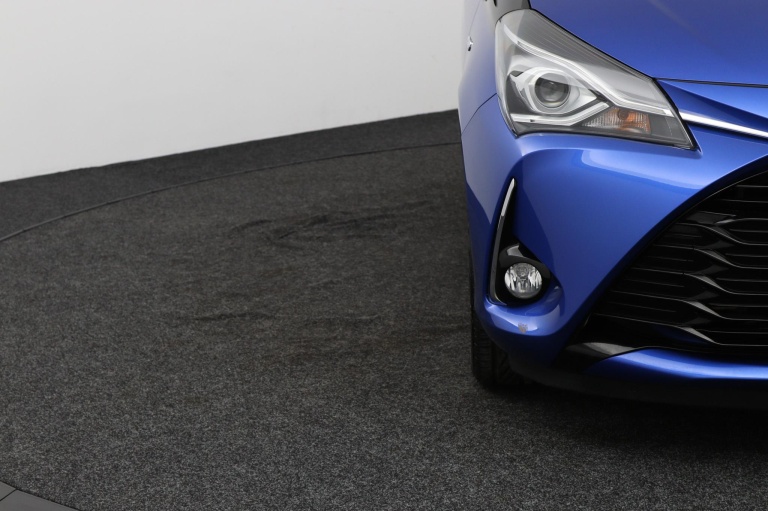Toyota Yaris - 1.5 Hybrid Bi-Tone 36