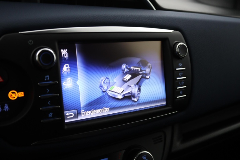 Toyota Yaris - 1.5 Hybrid Bi-Tone 42