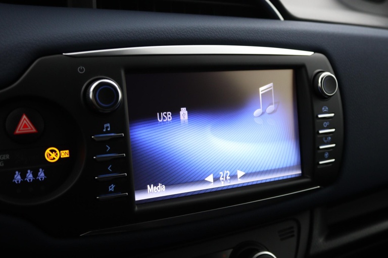 Toyota Yaris - 1.5 Hybrid Bi-Tone 46