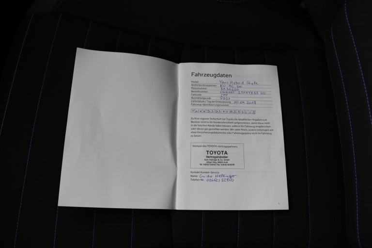 Toyota Yaris - 1.5 Hybrid Bi-Tone 47
