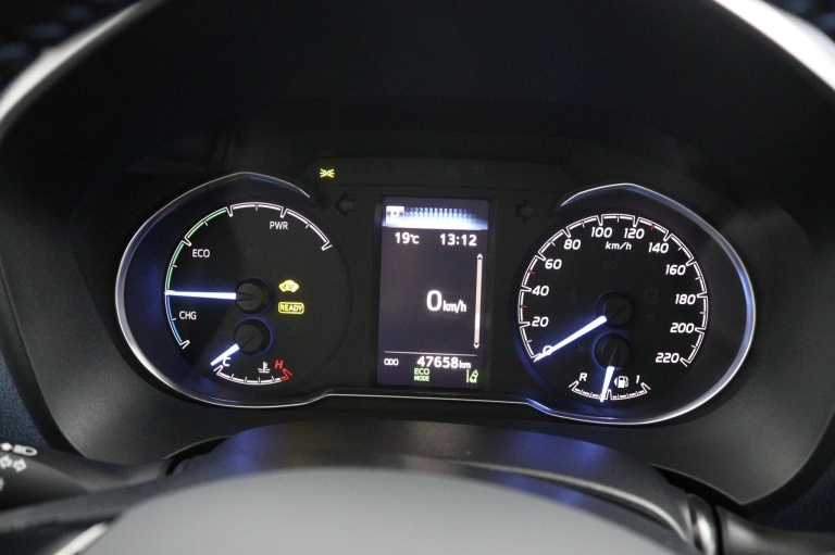 Toyota Yaris - 1.5 Hybrid Bi-Tone 6