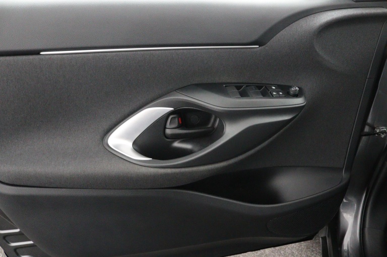 Toyota Yaris Cross - 1.5 Hybrid Dynamic 38