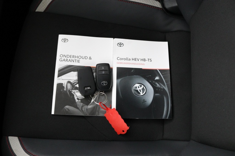 Toyota Corolla - Hybrid 140 GR Sport 11