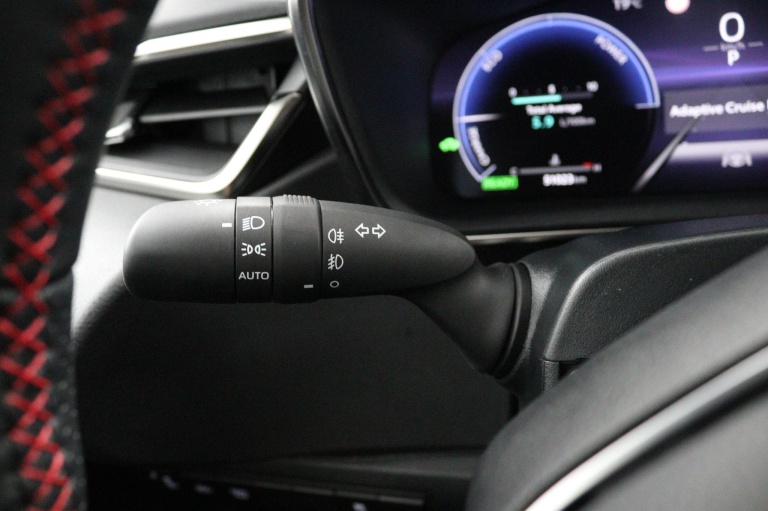 Toyota Corolla - Hybrid 140 GR Sport 31
