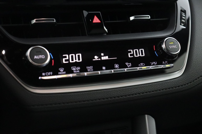 Toyota Corolla Cross - Hybrid 200 Style 20