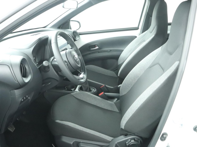 Toyota Aygo X - 1.0 VVT-i MT Play