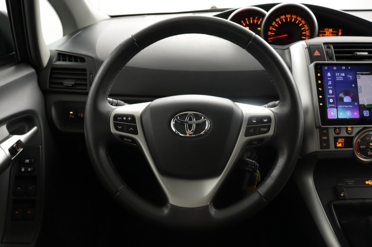 Toyota Verso - 1.8 VVT-i Business 16
