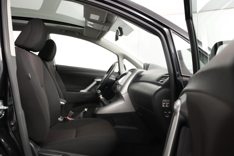Toyota Verso - 1.8 VVT-i Business 17