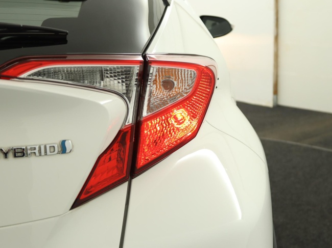 Toyota C-HR - 1.8 Hybrid Dynamic