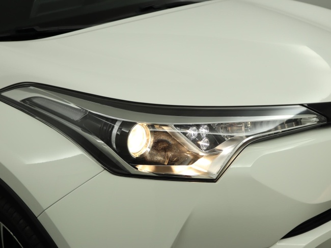 Toyota C-HR - 1.8 Hybrid Dynamic