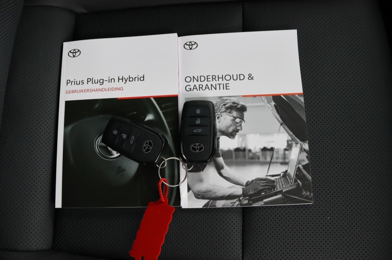 Toyota Prius - 2.0 Plug-in Hybrid 220 Executive Premium Pack 2025 15