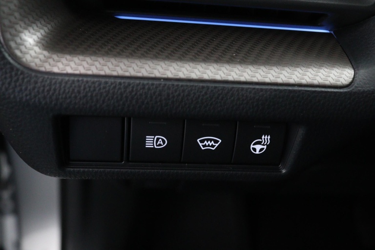 Toyota Prius - 2.0 Plug-in Hybrid 220 Executive Premium Pack 2025 24