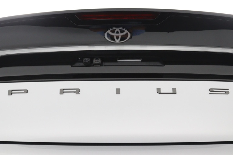 Toyota Prius - 2.0 Plug-in Hybrid 220 Executive Premium Pack 2025 32