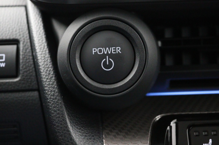 Toyota Prius - 2.0 Plug-in Hybrid 220 Executive Premium Pack 2025 36