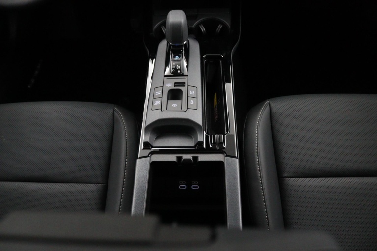 Toyota Prius - 2.0 Plug-in Hybrid 220 Executive Premium Pack 2025 38