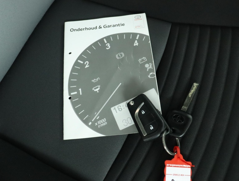 Toyota Yaris - 1.0 VVT-i Connect 11