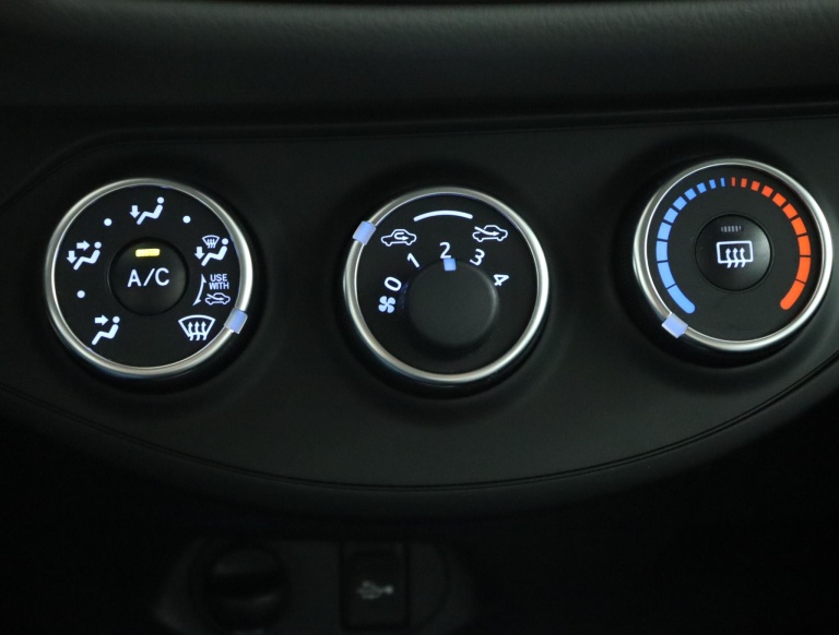 Toyota Yaris - 1.0 VVT-i Connect 7