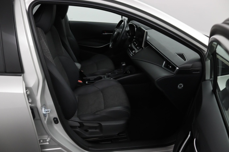 Toyota Corolla Touring Sports - 2.0 Hybrid Dynamic 12